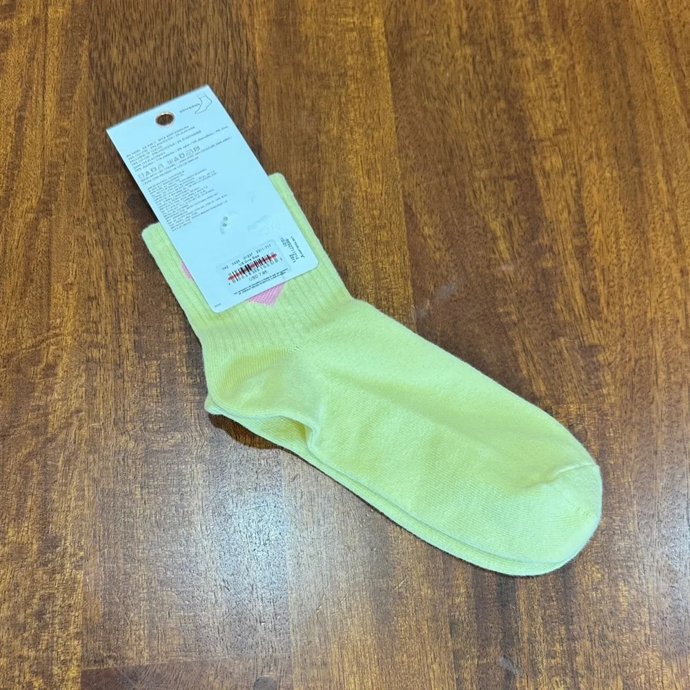 NWT American Eagle Boyfriend Socks Pastel Yellow with Pink Heart “Sunday Brunch”